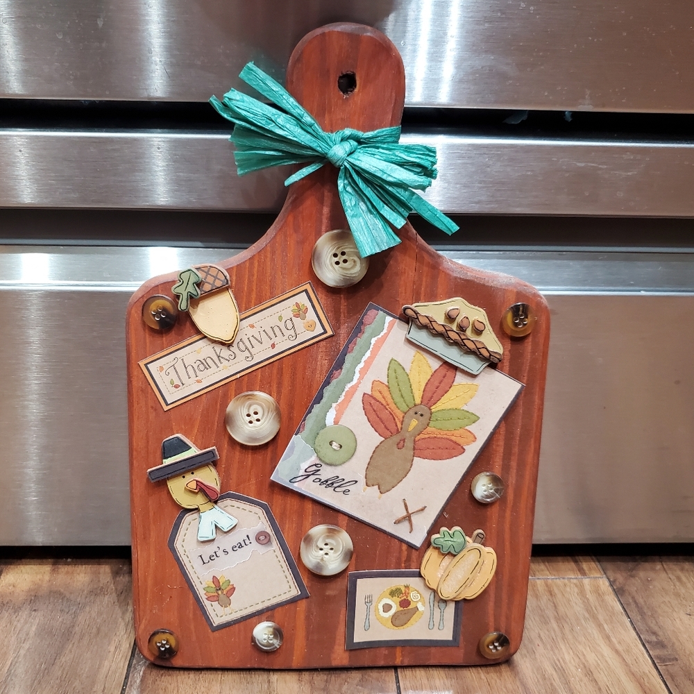 Thanksgiving Decor Collage On a Wood Cutting Board!  So Cute!!